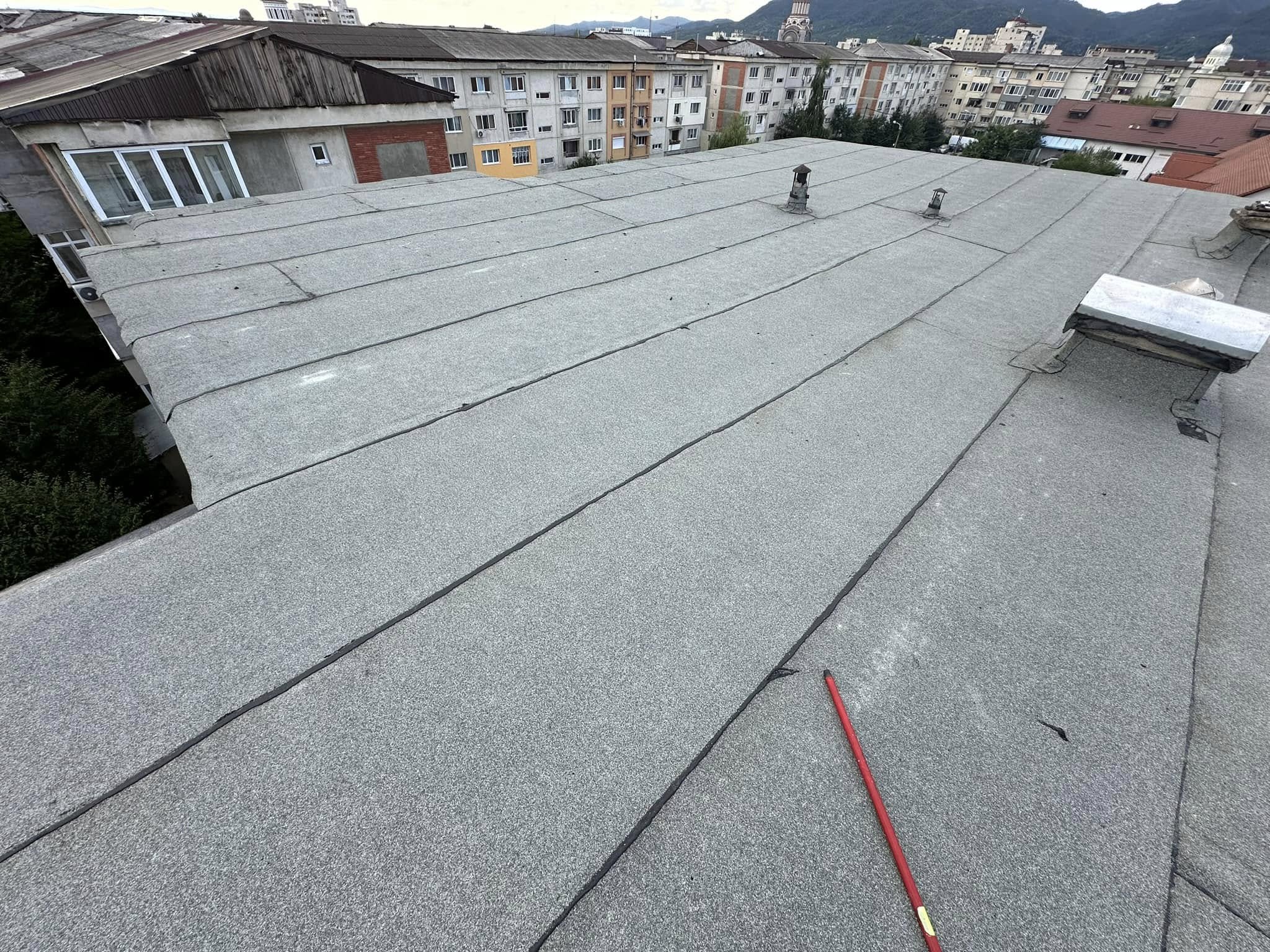 Acoperiș plat refăcut complet cu membrană bituminoasă